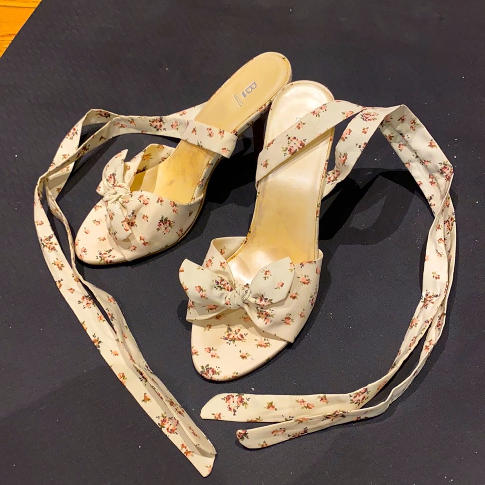 Bakers Floral Lace Up heels